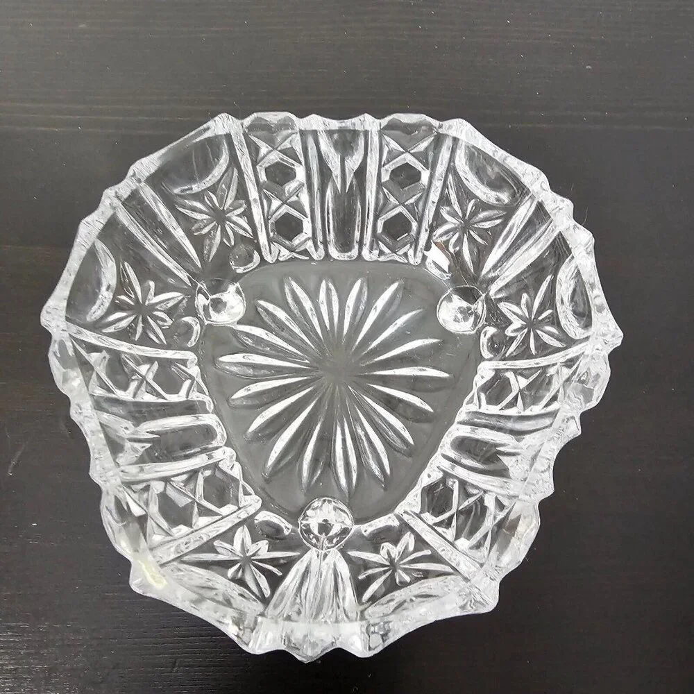 Vintage 3 Footed Triangular Clear Pressed Glass Candy Dish Nut Bowl Starburst - Picture 2 of 9